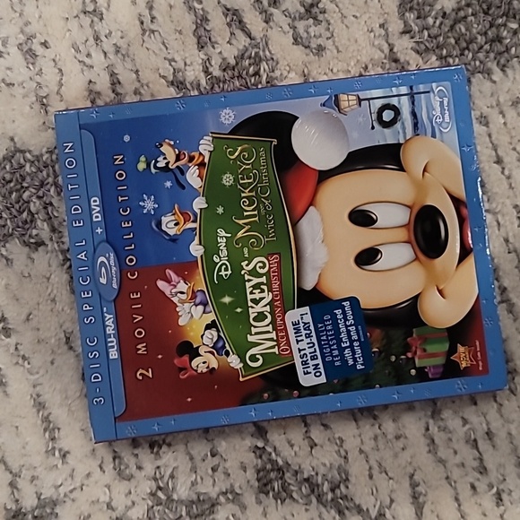 Disney Other - Disney's Mickey's Holiday Collection